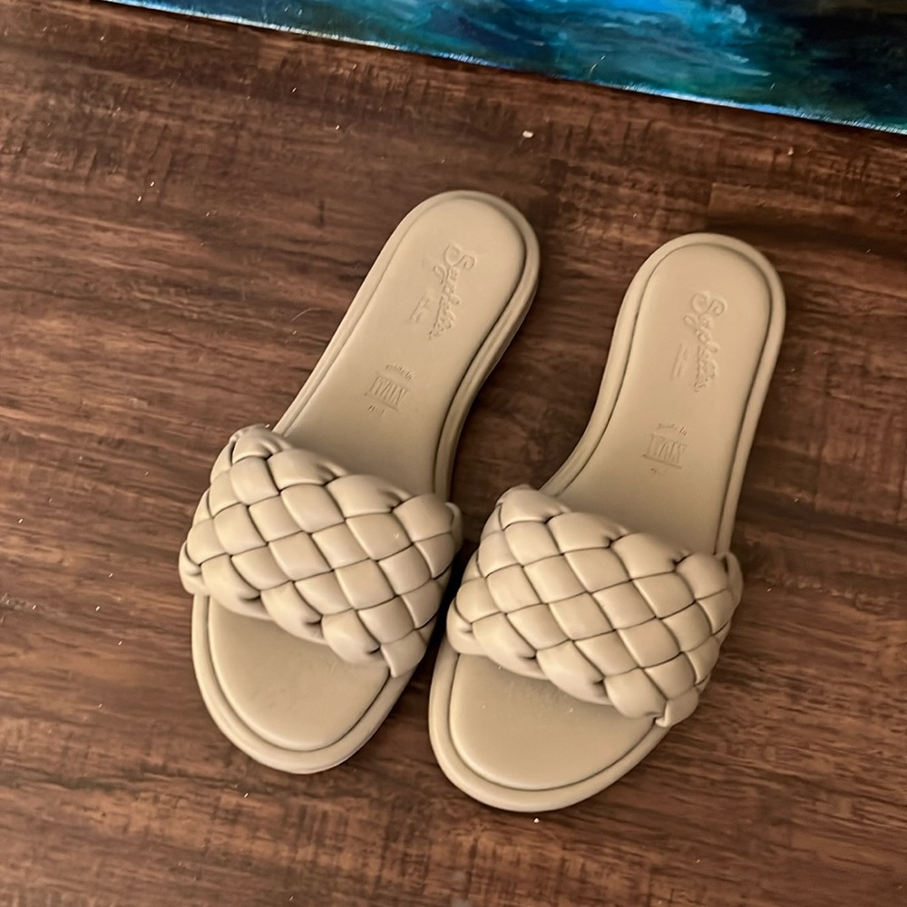 slippers